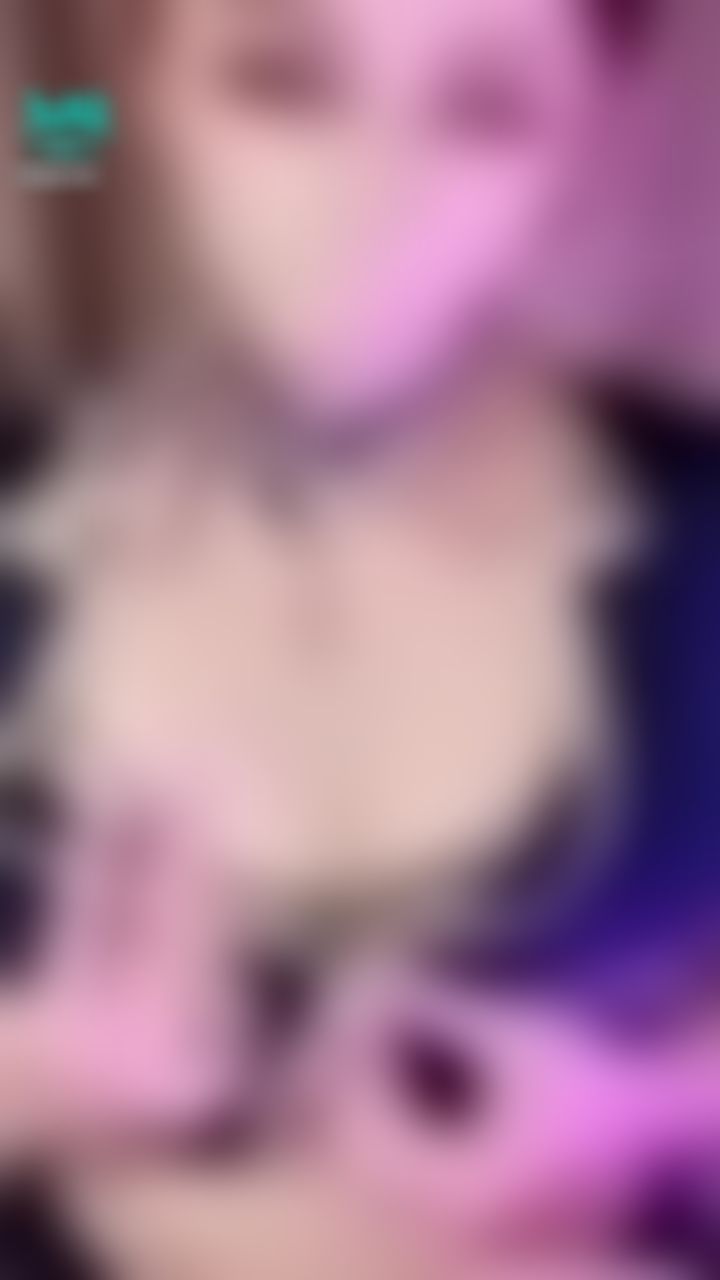 qqxoxo : 👠巨乳空姐🛫在你面前玩弄巨乳🔥寶貝受得了嗎？💦


#QQ  #G奶 #巨乳 #騷 #誘惑