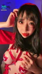 : Happy Halloween 🎃 Happy Halloween on a Typhoon Day 🥰 It’s the last day of the photo exchange event! ✅ Like the photo on the top of the limited-time dynamic dynamic and take a screenshot and send me a private message. 🉐 8 sexy Halloween photos + 1 sexy fairy tale temptation video ‼ ️ There is a surprise inside! Brothers, hurry up and change your time. 👻