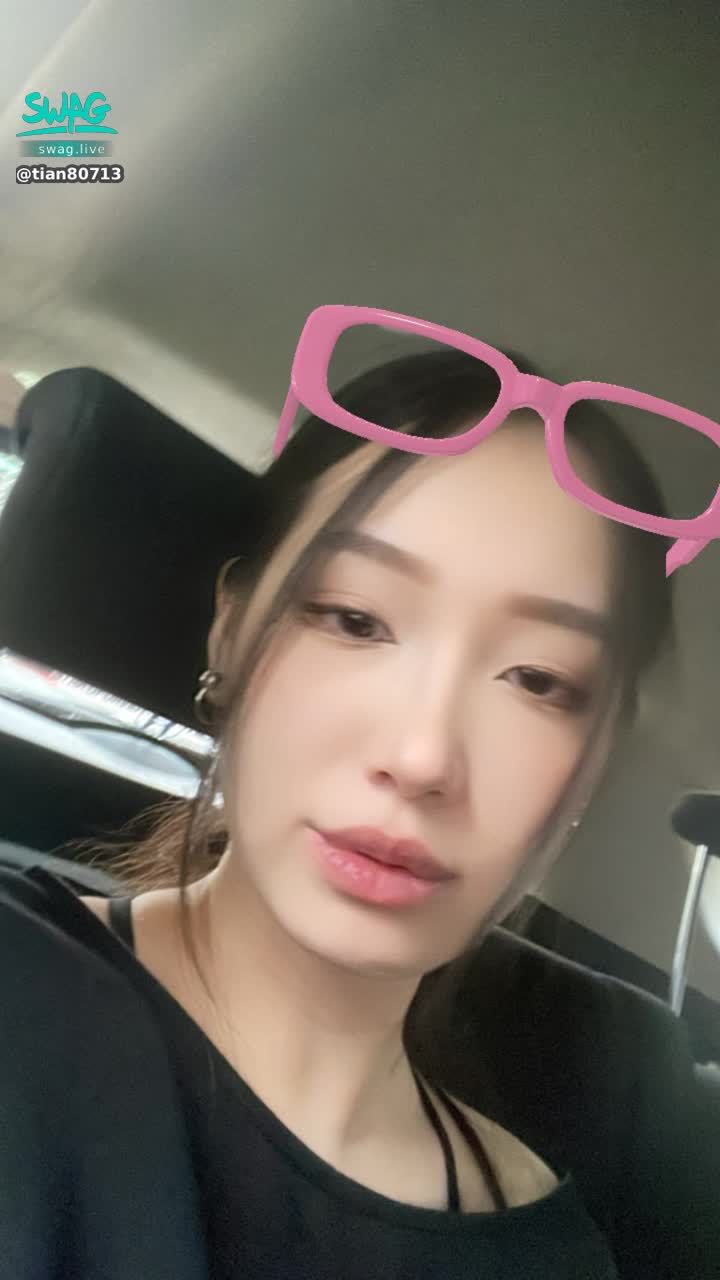 tian80713 : 11/6下午17：00直播唷！大家記得來看😘😘