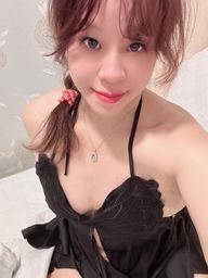 helenesexbaby : #全裸 #旅館 #類倒立姿勢 #噴尿
