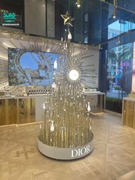 : Share Dior’s beautiful Christmas tree