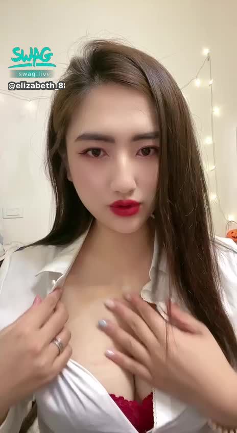 e****************r : 🈲這樣的誘惑🫦有感覺嗎？想舔舔嗎？🈲💦