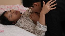 fewoov : 董事長最疼愛的贊助女友。
董事長的祕書上了年紀但性慾還是那麼厲害,今天又在加班。
每次看到董事長的贊助女的時候,在想象跟那種女人一起做,
但今天可不是想象,而是現實。
#韓国 #1080P #眼鏡 #棉花糖女孩 #愛撫 #絲襪 #舔鮑