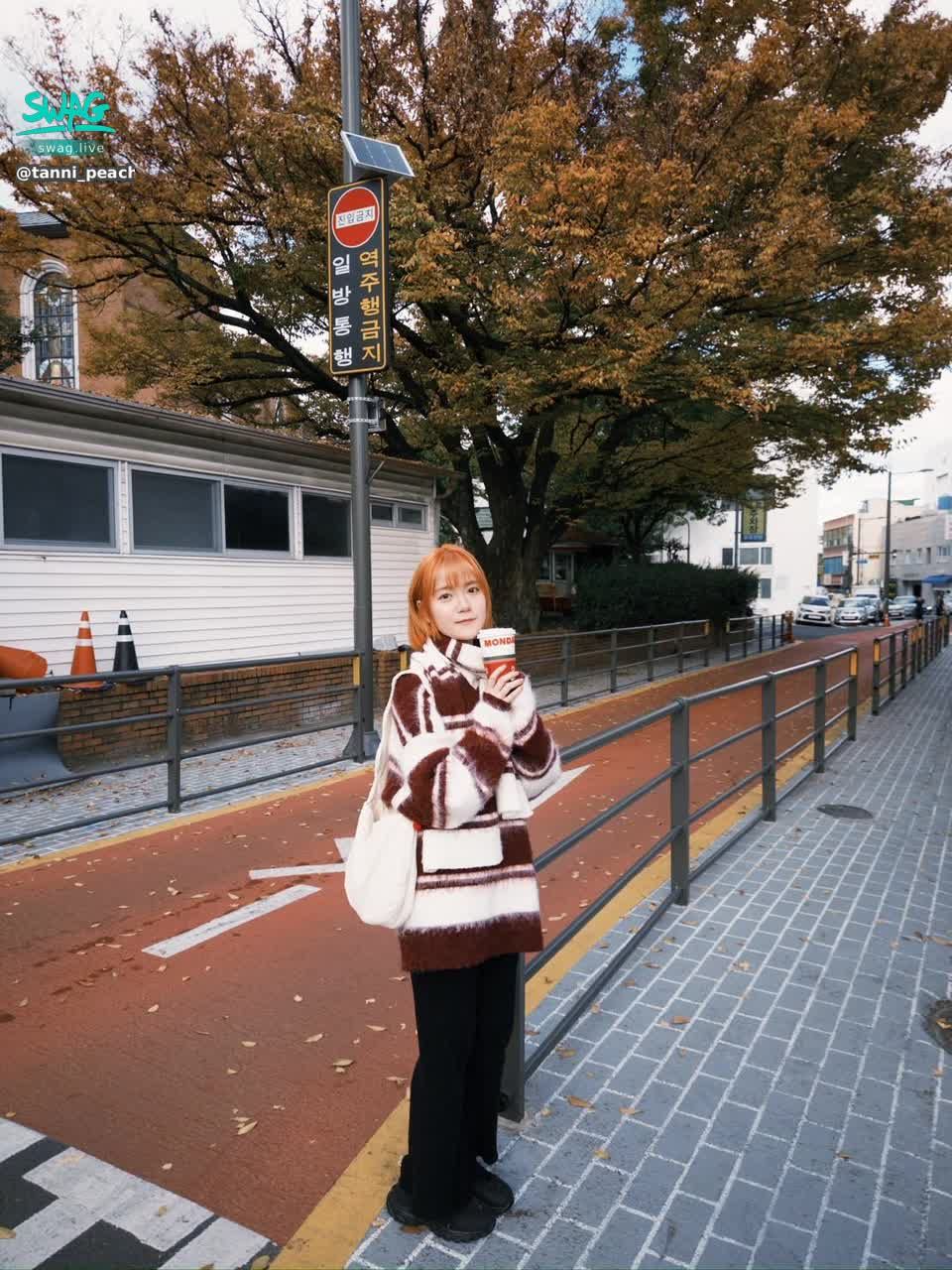 tanni_peach : 韓國真的好冷呀🥶等我回台灣我們就去耶誕城好嗎🥰