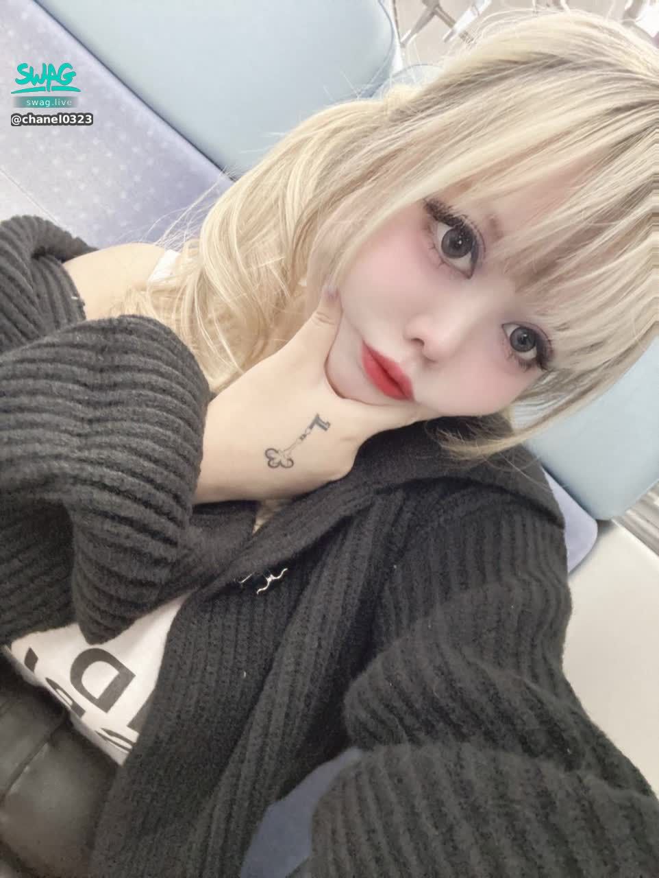 chanel0323 : 你們比較喜歡我的眼睛