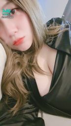 : Are you coming to accompany someone? 💕 With a wife like this, what time will you get home? Babe