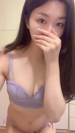 janie0209 : Take off purple underwear and expose breasts 😳