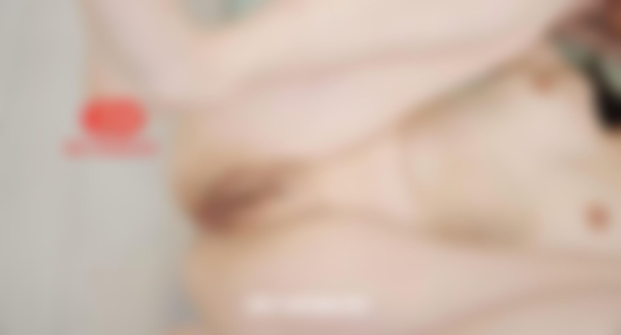 ed_mosaic : 素人小波蘿被多男輪流插入，手跟嘴都超忙！潮吹到床單跟地板都超濕！