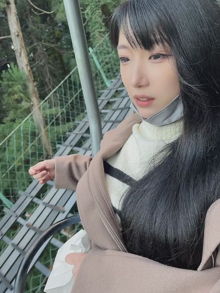 chiori_chan : 帰りもリフトで帰るど～

帰りもバーは当たり前にないんですけど。。。

行きよりはちょっと余裕かも！

景色がキレイだなぁ。。。