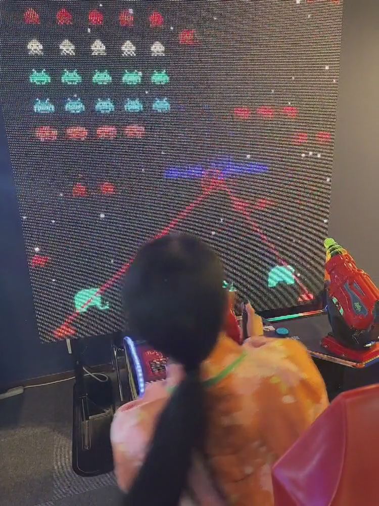 chiori_chan : [A Walk Around] Invaders
The arcade has arrived!!!

This is it, this is it!!!

Invaders!!!