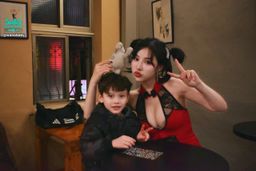 : My brother is so cute ๐ Nana had been taking advantage of the opportunity to abduct him and take him home. ๐ Nana: Auntie likes you so much. Can I take you home? ๐ฆ๐ผ :No, I have a father, you can raise a child! !