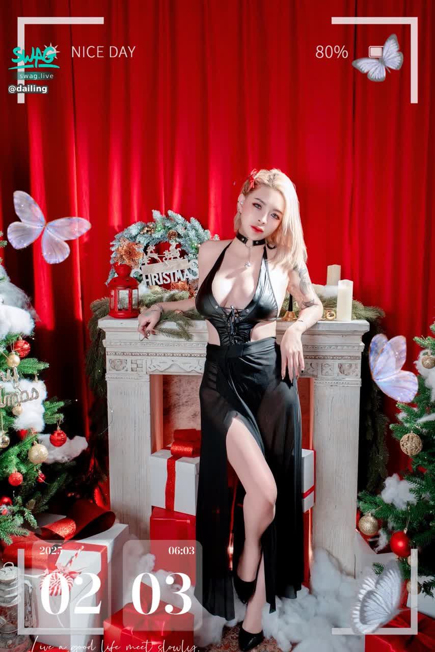  : From now until 23:55 on February 12, unlock my limited-time dynamic video or send me a private message to purchase customized videos & live broadcast room gifts to accumulate diamonds 💎 When the number reaches 300,000 diamonds, take a screenshot and send me a private message! Draw someone on 2/14 (pure) for a 2-hour Valentine's Day dinner ❤️‼ ️