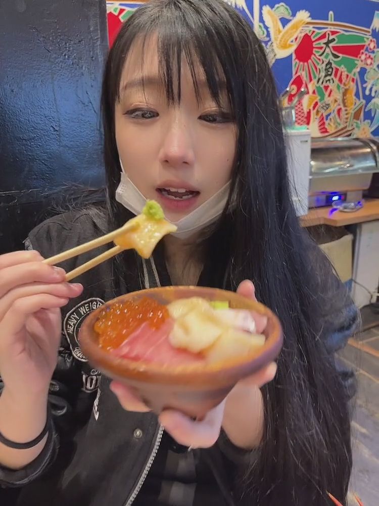 chiori_chan : [A Quick Walk] Hey!!! Look!!!!
Honestly, it's a delicious all-you-can-eat restaurant where you can eat crabs and oysters.

I came here because I heard there was a store,

Not what I thought!!! Look!!!

Because it's different in a good way!!!