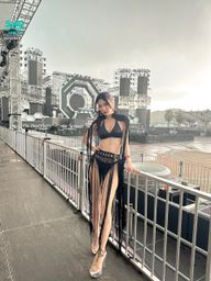 : Do you like the champagne girl look that S2O did before?