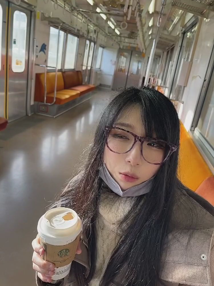 chiori_chan : 電車で小声になっちゃうんですけど、
