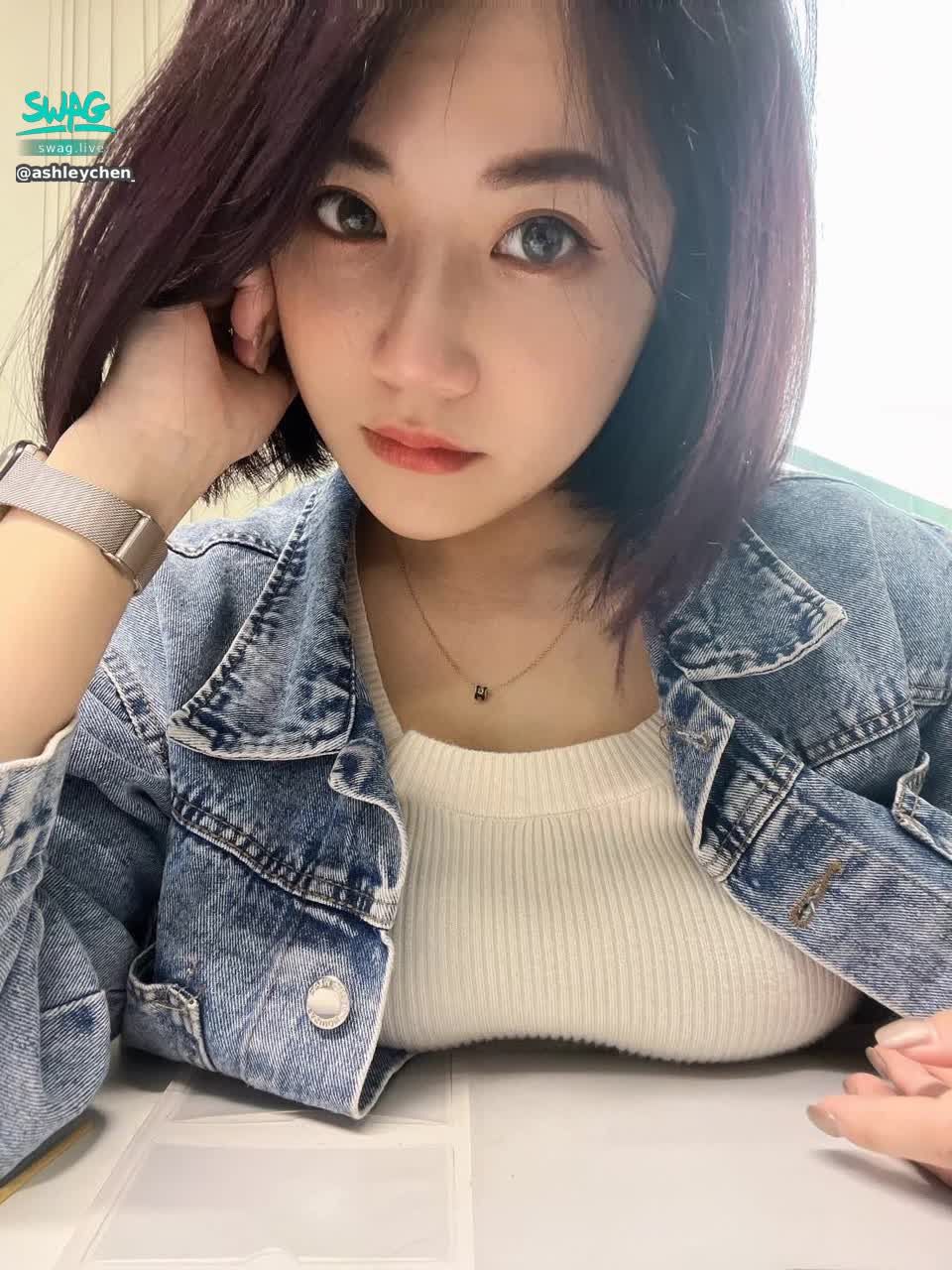 ashleychen_9977 : 負擔重 誰的桌子借我放一下><