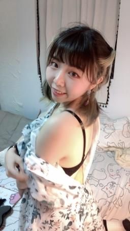 piffydream : If you wear something so beautiful, you have to take it off!