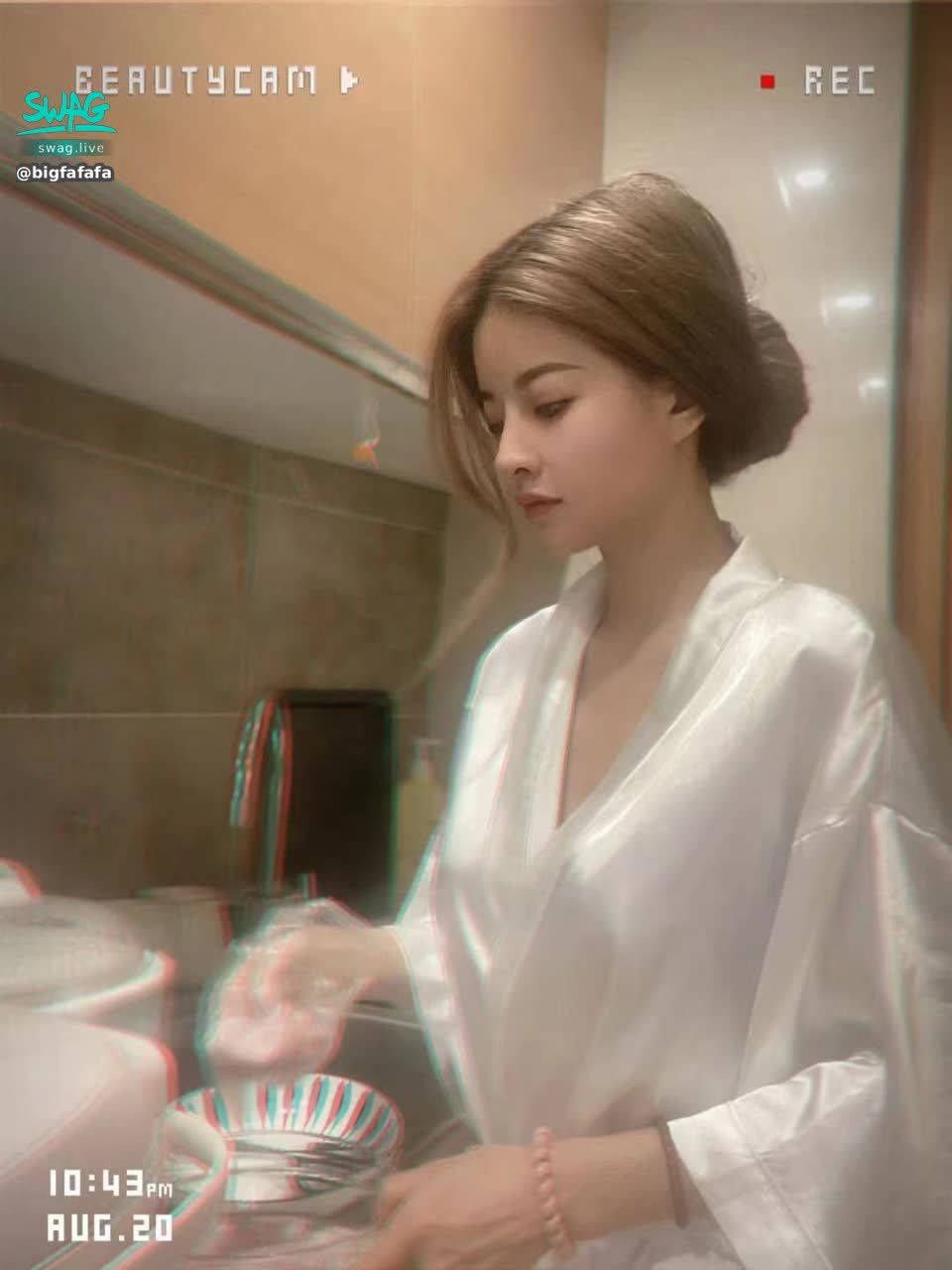 b*******a : 少妇感睡衣做饭🍳