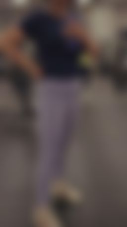 383838moni : 健身人，檢視身材曲線，沒有穿低胸，就會被認為很胖很壯 #健身