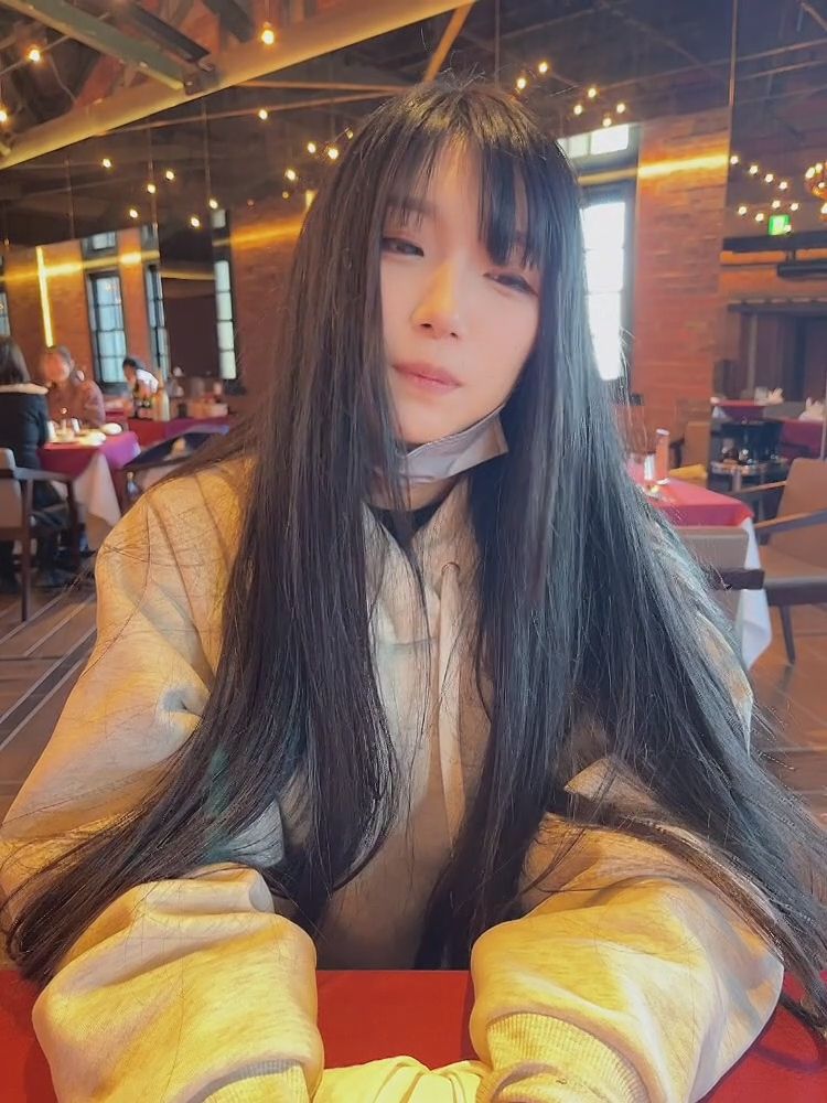 chiori_chan : 気付いたらすげーおしゃれなとこに来てしまった。。。

謝罪します。

にんにく頼んじゃったぁーーーー！！！