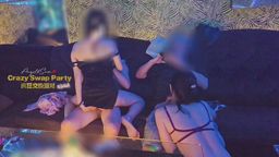 angelsam6699 : 在KTV做愛不輕鬆,空間小動作受限,不如床上舒服,但局促帶來別樣刺激,心跳加速。不顧旁人眼光,像中了春藥般瘋狂(雖沒吃過😝)。地方小很費勁,男人們尤其辛苦,我們一群人包括精力旺盛的Sam都累得停下來喘氣。
休息時我忍不住摸對方老公的肉棒,幾下他就脫褲子讓我口交🤭。我愛看男人忍不住的表情,雖不擅長口交,但見他們滿足就來勁,看著小弟弟變硬有成就感!
Sam挑逗人妻讓她再高潮,她叫聲不斷時我喊:「Sam,射給她吧!」我愛被射的感覺,想讓她也體驗。 Sam很快就射了,她老公和我都很開心。
玩夫妻交換的夫妻最愛對方滿足一刻,相信換妻讓關係更和諧幸福。享受這群夫妻的時光,不只性愛激情,還有見證他們多年仍親密的感動,期待更多人加入🥰。
*凌晨2點回飯店,與Sam再激情一回才睡💋*
#巨乳 #實戰 #約會 #人妻 #美乳 #愛撫 #多P #夫妻交換