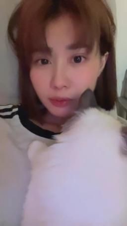 yo7542yo : 睡前嚕喵🩶
讓我也抬起你下顎親你一口
你說好嗎 寶貝˶ˊᜊˋ˶ᐝ