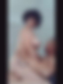 383838moni : 女上 一邊舔奶一邊搖