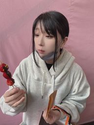 chiori_chan : 飴じゃないいちご!!!
食べたいんか???
このカラースプレー1個だけだったらいいよ!
あとは全部ちょりの!!いただきます!!