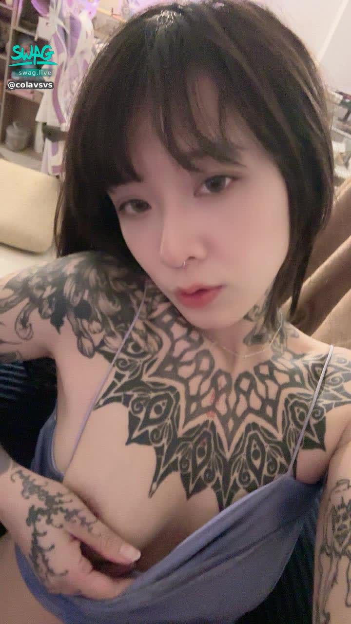colavsvs : Babe待會上播要記得來陪我唷😘🫰