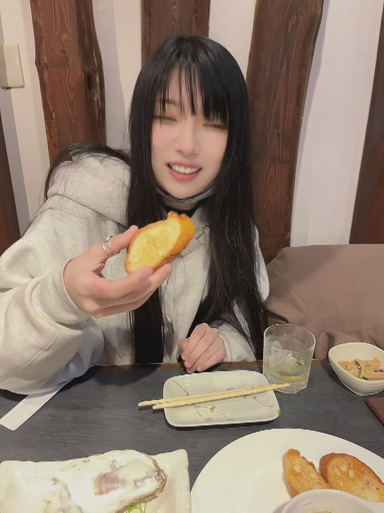chiori_chan : 初めて見る光景なんだけど！！！

見て！！カキの天ぷら！！！！