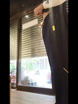 383838moni : 大白天 在半開的鐵門內 跟老闆娘做愛
