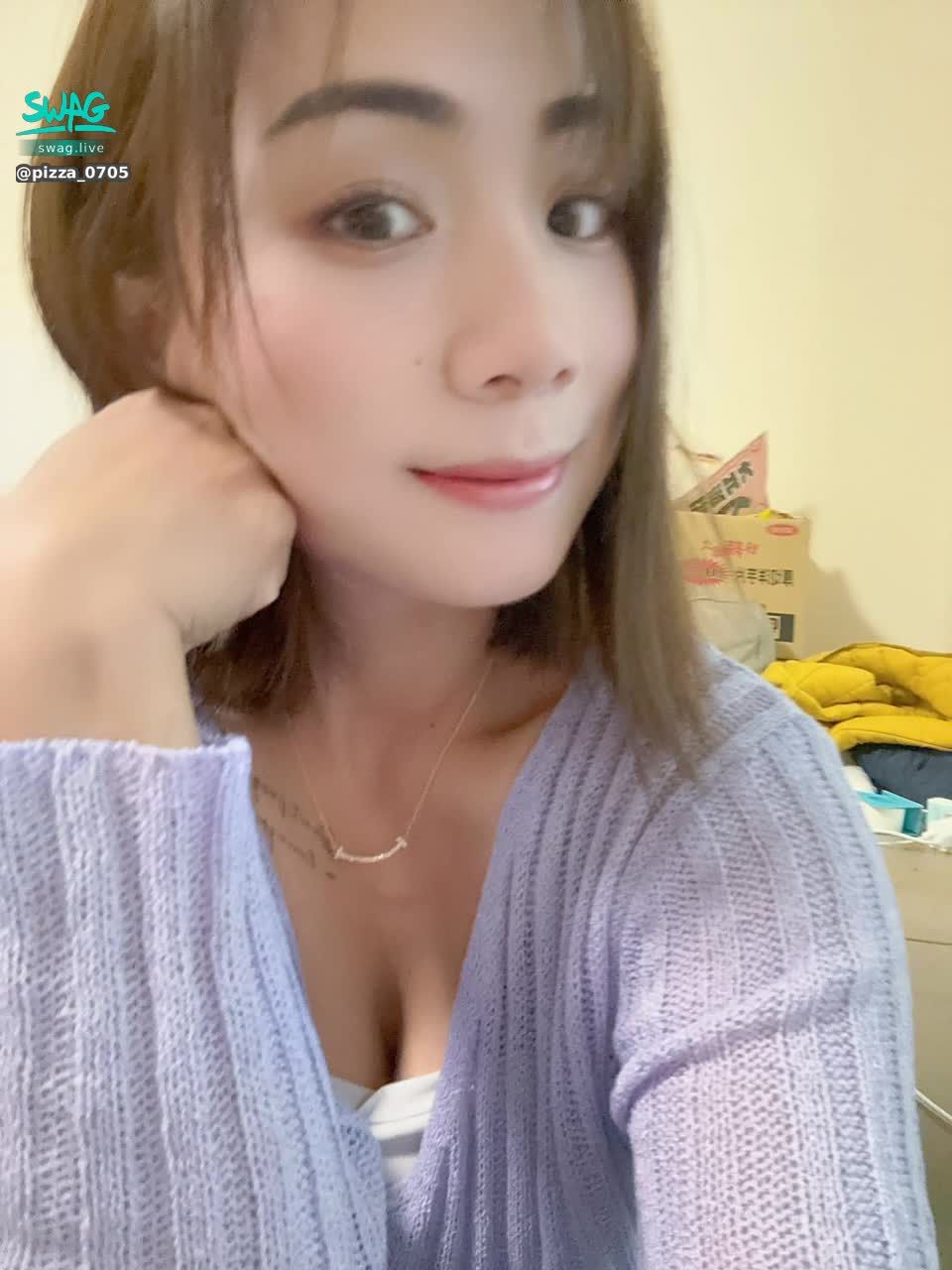 : How long has it been since you asked me out? 🥰 Are you shy? Or do you want me to take the initiative? 😈