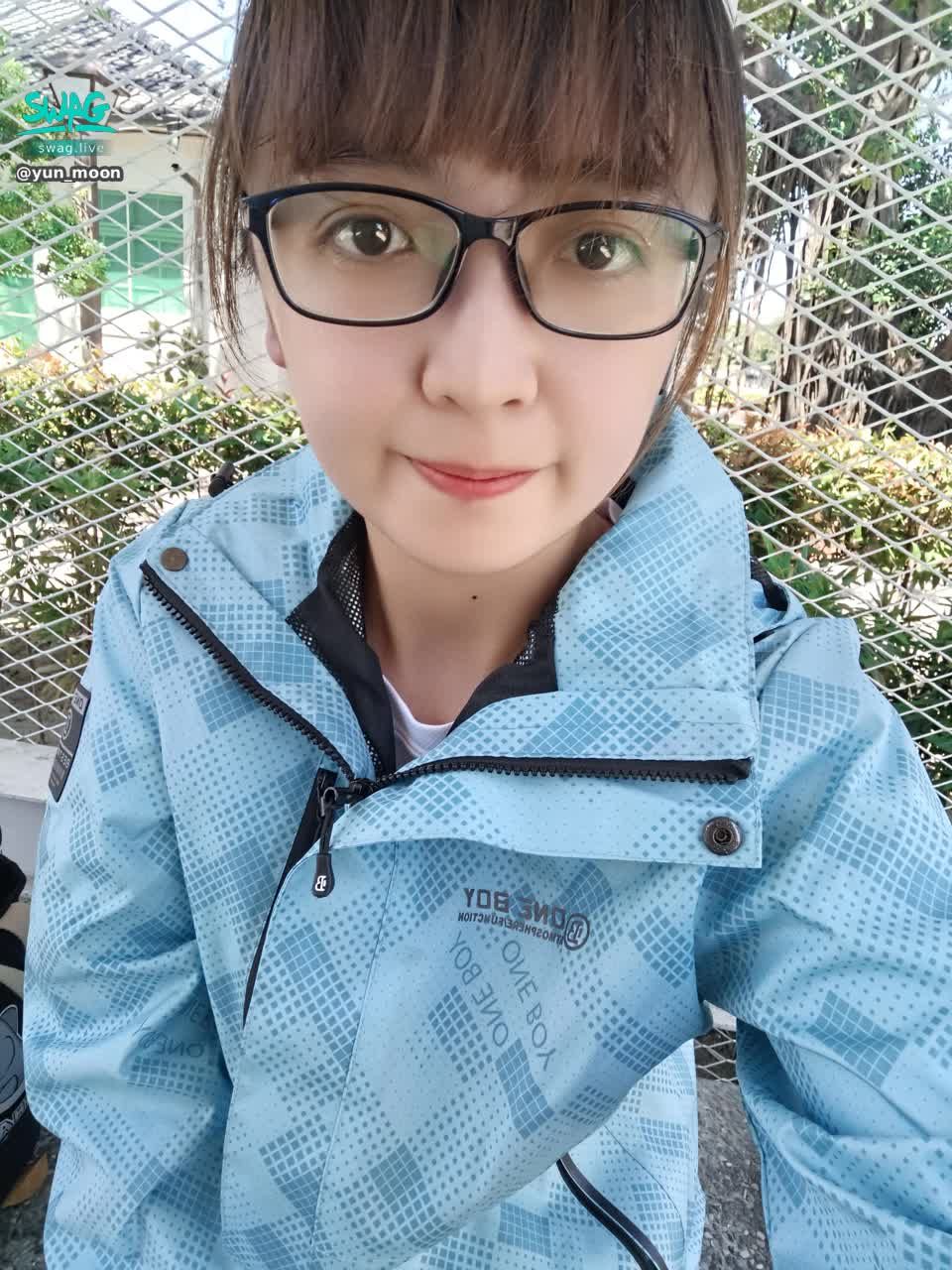 yun_moon : 戴眼鏡的我~