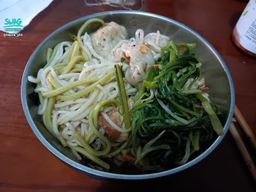 : A bowl of noodles can comfort a lonely night.