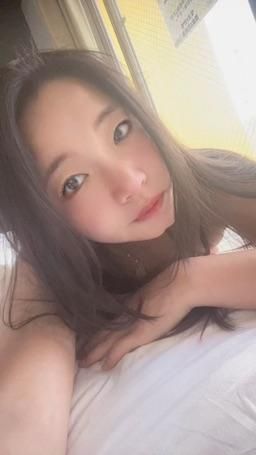 migigi_meow : Good morning, I haven't woken up yet, but you are the first person that comes to my mind... #白月光在旅行 #沖繩的你我 #靜靜想你 #不經意的心動 #白月光日記