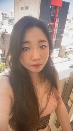 migigi_meow : The sunshine here is so gentle, just like the sound of your voice.
I kind of want to know what you look like when you wake up. Are you also warmed by the sun like this? #白月光在旅行 #沖繩的你我 #靜靜想你 #不經意的心動 #白月光日記