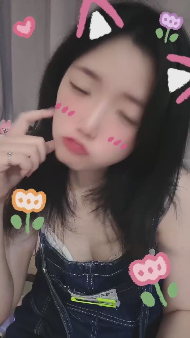 bunny0629bh. : 喜歡可愛搞怪的我嗎👀還是喜歡性感的我呢~約會時希望遇見哪一種我😈

#sexy #性感 #大眼睛 #露臉 #奶 #大奶🔥 #全swag顏值最高 #可愛