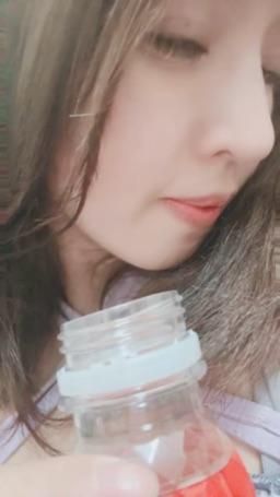 lovemeredith : 太熱太渴喝西瓜汁解口渴，身體上的渴等你來解