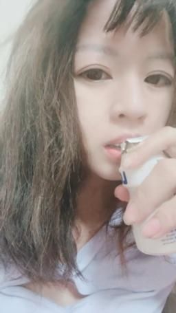 lovemeredith : 早醒喝養樂多，你的小老弟也醒了嗎？要不要幫忙？