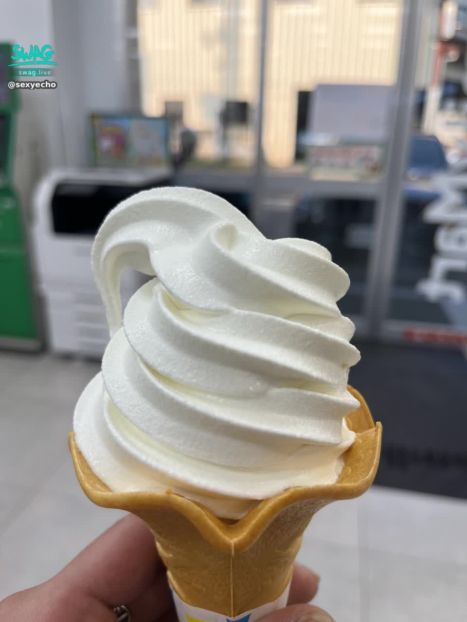 sexyecho : 好喜歡冰淇淋，有哥哥喜歡嗎💕