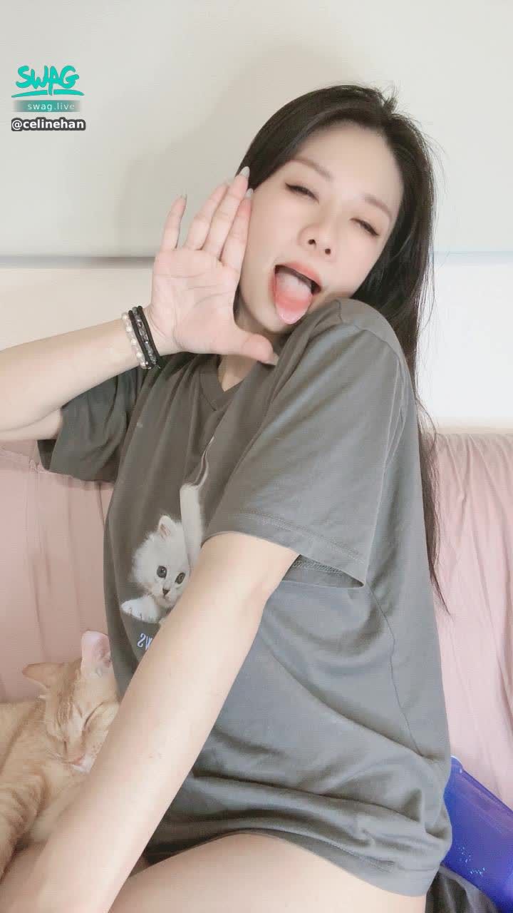 celinehan : 今天早早播讓哥哥們早早休息，有倪陪伴Babe週一不blue🥰 明天月月沒來的話22:30上播❤️