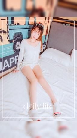 pinkyeva : 用最清純的顏值
拍最情色的作品