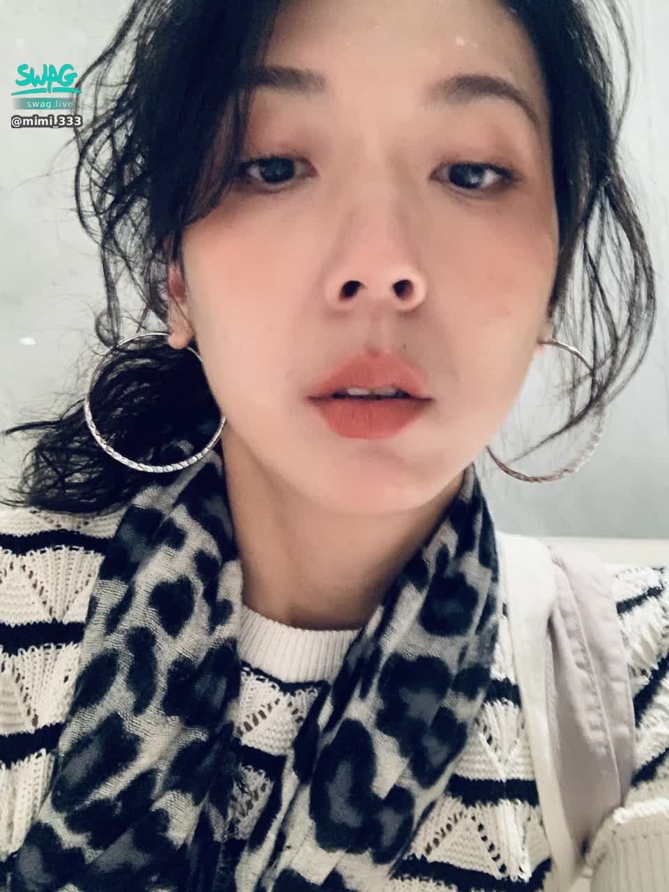 mimi_333 : 為盡力完成我不擅長的工作
熬夜好幾天的樣子
不過終於在最後一刻即時趕出來的成品
當然也有不在計劃內和期待中的樣子
謝謝媽媽陪著我一起完成，有家人的支持真的很感激

身體狀況迎來本月生理痛週期

報告完畢

謝謝依舊記得我的你🤍