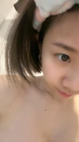 ouopuppy : 這奶..太巨了吧🥰月經終於來了 昨天第一天..懂我為什麼消失一天了吧🥲本來感冒還沒好就接拉肚子 原來是月經導致的 昨天我一整天都離不開馬桶 沒東西可以拉了還是拉🥲🥲🥲
