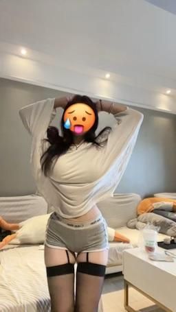nana1573nana : 新人主播，超会扭，诱惑满10万喷水10分钟