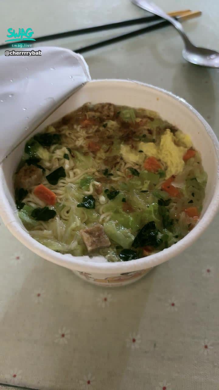 cherrrrybabe : 生病完吃點肥泡麵