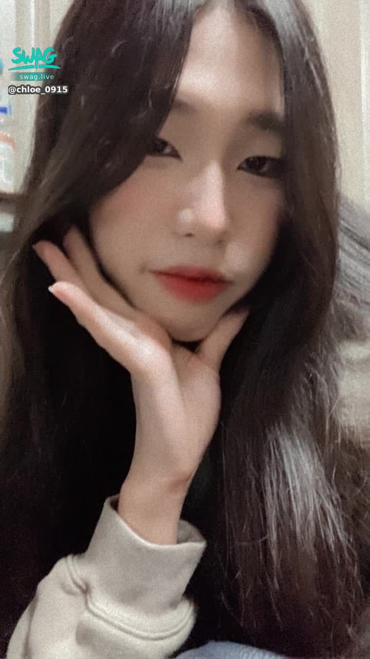 chloe_0915 : 最近天氣很好~有人想帶我出去的嗎🥰快託我出去逛街曬太陽～都快發霉了🤣

#sexy #性感 #生活 #露臉 #可愛 #約會 #全swag顏值最高 日常 #蘿莉控