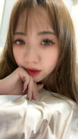 hannababy_ : 換了新床包，跟漢娜皮膚一樣滑💗