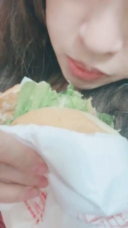lovemeredith : 清檸牛肉堡，你猜是哪間速食店的？答對送片片