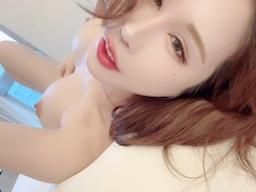 sexyyui : 久違的刮毛影片成為白虎！這次是由男人操作，害我興奮到邊刮毛邊濕濕還有黏黏的愛液！小穴清晰可見，又粉又嫩，連洞口都打開了～是不是超想要放進來取暖了呢😋😋
超級近特寫陰部，六分鐘全程無碼全裸視屏露臉！
保證尺度最大！
屁眼的毛刮乾淨後真可愛😍😍😍
(全裸無碼）